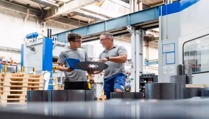 Two engineers discussing a quality gate inspection point in the manufacturing industry