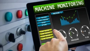 Digitale Maschinenüberwachung mit MTBF (Mean Time Between Failures) zur Optimierung der Wartung.